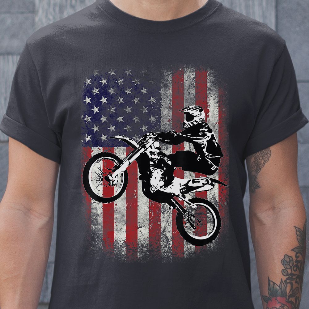 Classic Unisex T-Shirt - SCN39QMS - model - 0